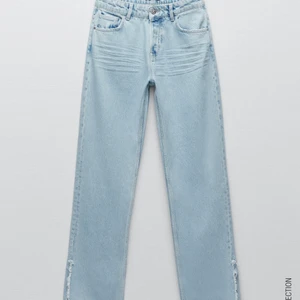 Mid rise zara jeans - Säljer dessa mid rise jeans från Zara, full lenght med slits nertill då jag tycker att dom var lite för stora för mig storlek 38 men skulle nog också passa en storlek 36. Endast använda 1 gång så i väldigt bra skick!😊 priset är inklusive frakt!