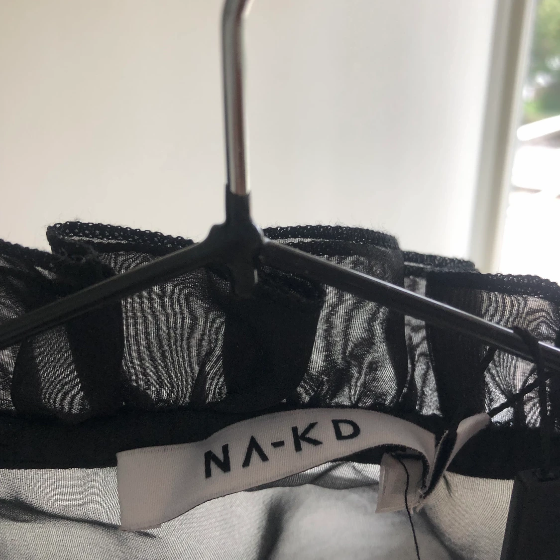 Svart blus NA-KD - 90