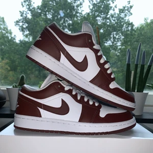 Air Jordan 1 Low Team Red 🐻 - Air Jordan 1 Low Team Red 🐻  Storlek:  -38,5 