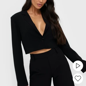 Nelly kort kavaj - Kort kavaj från nly trend, aldrig använd.