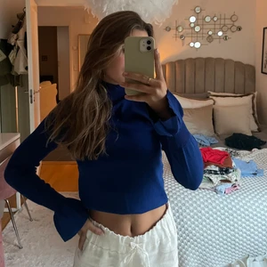 Tröja - Snygg stickad tröja ifrån hms gamla kollektion, köpt i Milano. Jättefin! Använt max 2 gånger. bra skick, skriv vid frågor ❤️