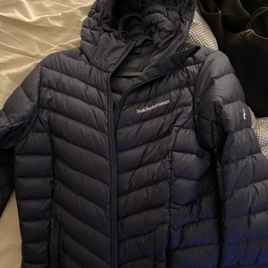 Peak performance jacka - använd fåtal gånger, storlek S!! skriv för fler bilder💞💞