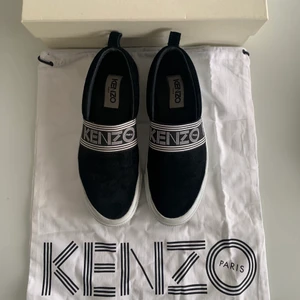 Kenzo skor  - Säljer mina kenzo skor i storlek 36. Köptes från Jackie. Kvitto, box, dustbag medföljer. Köptes för 2200 säljer för 1000. Pris kan diskuteras! 