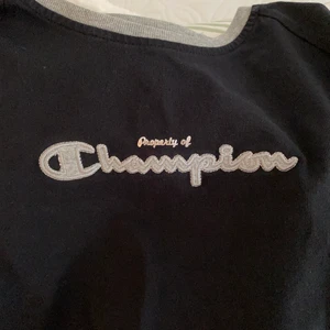 Champion Tröja - Thrifted långärmad tröja från Champion! Står att det är en L men skulle säga att den är liten i storleken så mer en M 💘 