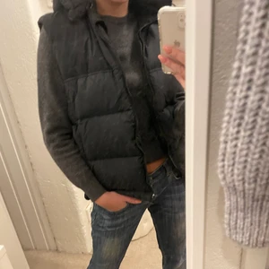 Dunväst - Svart dunväst, köparen står för frakt ⭐️