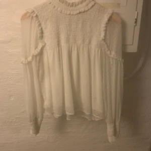 Vit topp  - Vit topp, köpt på plick för ca 1 år sedan 