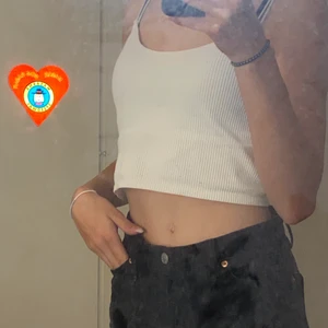 Topp  - Ett linne från zara köpte den för ett år sen och använt ett fåtal gånger 50kr + frakt 