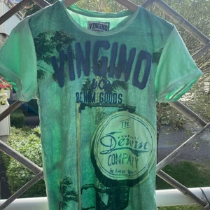 Vingino T-shirt  - Snygg Märkes t-shirt storlek 16 som en liten medium