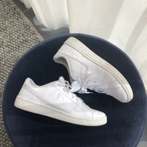 Nike Court Royale  - Storlek 38, använda en gång! Frakten ingår i priset