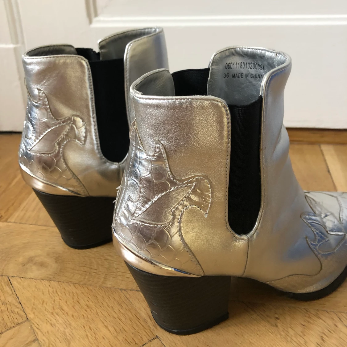 Silvriga cowboy boots strl 36 - 90