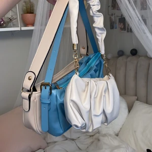 Baguette väskor - Superfina trendiga baguetteväskor💕 75kr/st. Sälja då jag har mycket väskor. Pris+frakt. DEN BLÅ OCH DEN VITA VÄSKAN ÄR SÅLD
