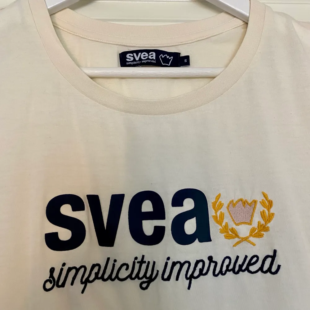 T-shirt från Svea i fint skick. Använd 3 ggr. Storlek S. Hör av dig vid intresse💙. T-shirts.
