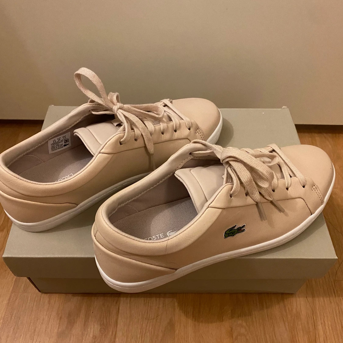 ljusrosa lacoste skor - 90