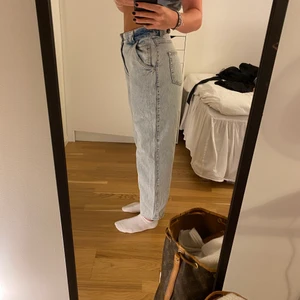 Jeans - Jeans från hm i superfin tvätt som knappt är använda. Jag har normalt strl 38 i jeans och dessa passar perfekt. 