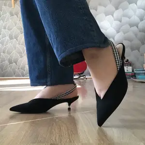 Svarta Kitty heels skorn från Zara. Helt nya och oanvända. 