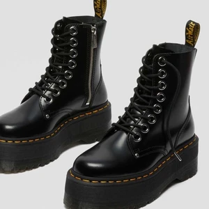 De Marten Platform - Säljer mina super populära Dr Martens, Perfecta nu till hösten! Andvända, men fortfarande i välldigt bra skick! (Lånade bilder)