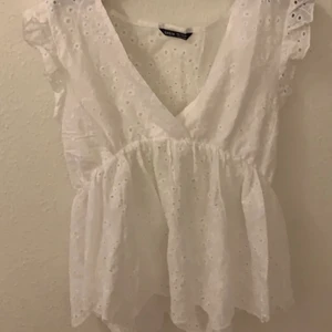 En fin tröja - (Lånade bilder) säljer denna topp då den var för stor på mig.