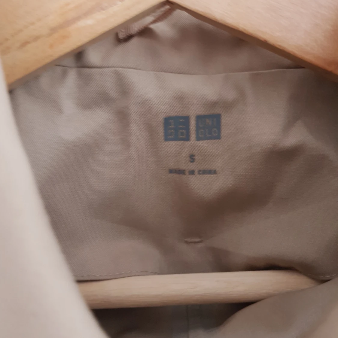 Uniqlo raincoat - size S-M - 91