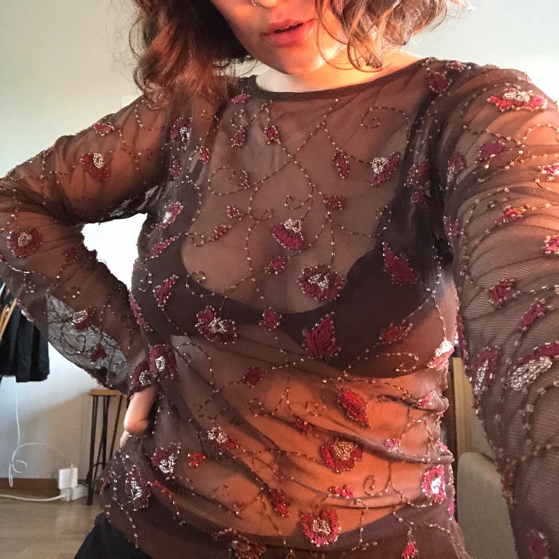 Brun blommig topp  - 90