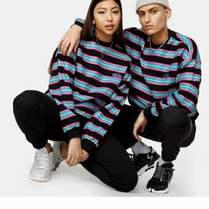 Sweatshirt  - Säljer denna jätte fina tröjan från junkyard,tröjan kommer inte längre till andvändning.