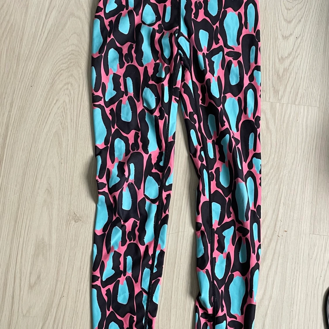 Ett per fina tränings byxor från ullared märke Niki.