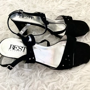 Skor vintage  - Svarta mockaskor m kristaller strl 39. Klackhöjd 3,5 cm. . Från best collection . Vintage 