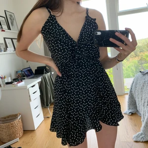 Shein Klänning  - Väldigt fint klänning, men tyvärr har inte kommit till användning!