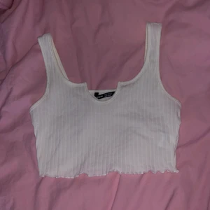 Crop top  - En crop top från SHEIN, väldigt fint. Aldrig använt 