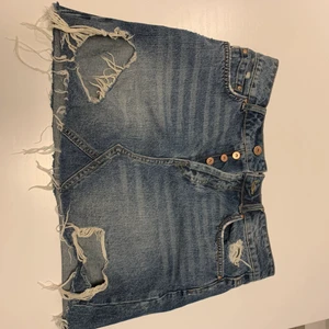 Minikjol från zara storlek S - .