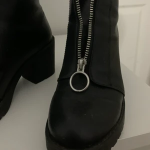 Skor - Riktigt snygga vår/höst skor med dragkedja fram