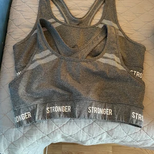 Stronger BH - Säljer mina två stronger tränings bhs då de inte kommit till andvändning de är nästa helt o andvända. Säljer båda för 100kr+ frakt. Vill du  köpa en kostar det 80+frakt.✨
