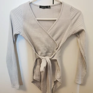 Body - Från boohoo. Storlek xs men passar s med 