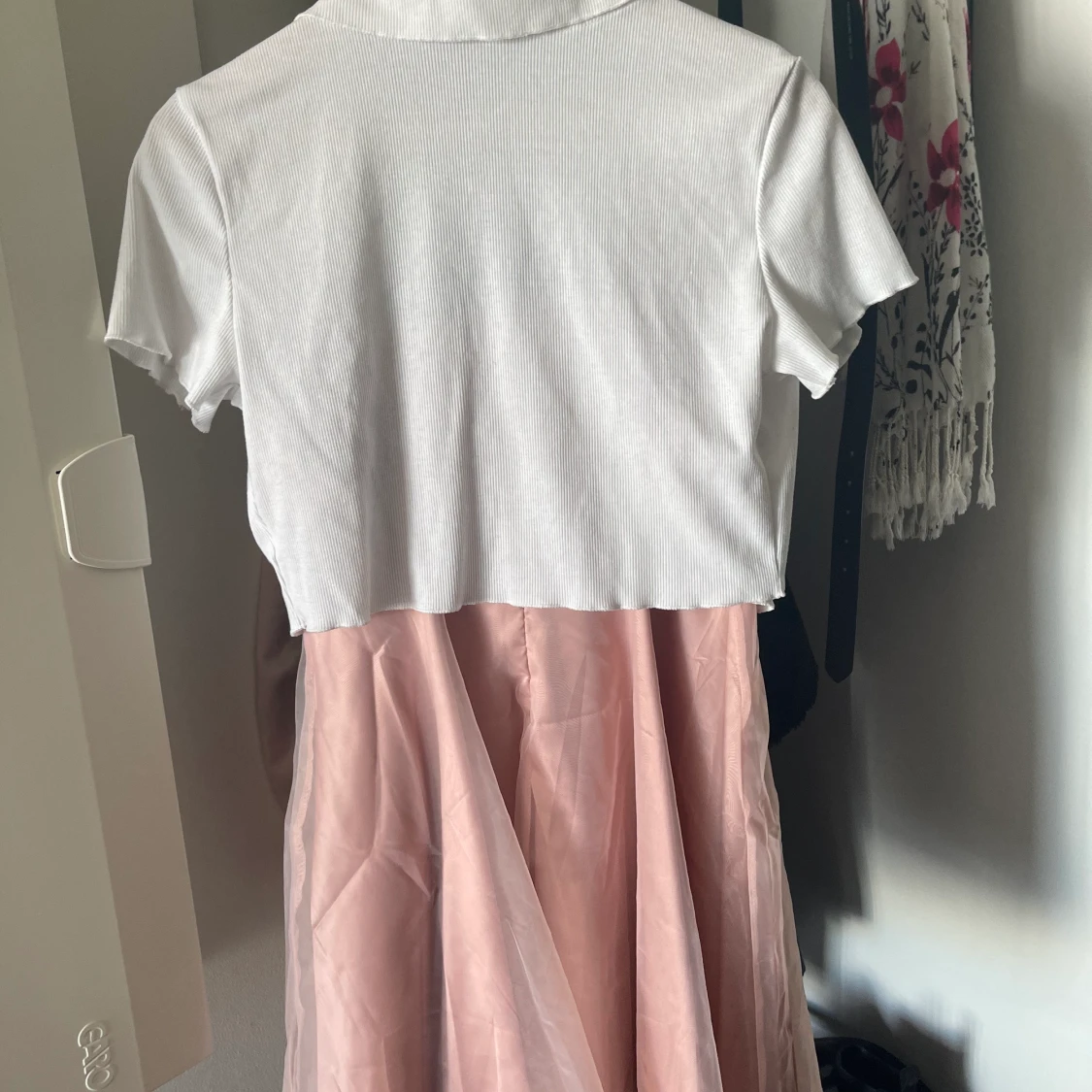 Ros klänning med vit top - 90