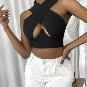 Super snygg topp - Skut snygg svart topp i storleken s. Passar s och m. Den är beställde från shein. Säljer då jag köpte olika storlekar och denna passa inte.