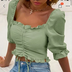 Tröja  - Säljer denna oanvända fina tröja från shein. Tyvärr för liten så därför säljer jag den. Storlek S. Köparen står för frakten💞💞