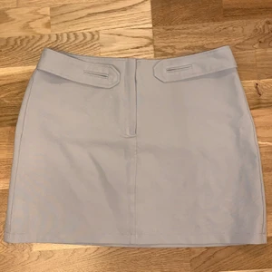 Beige kjol  - Fin och inte använd eftersom den är för stor för mig.