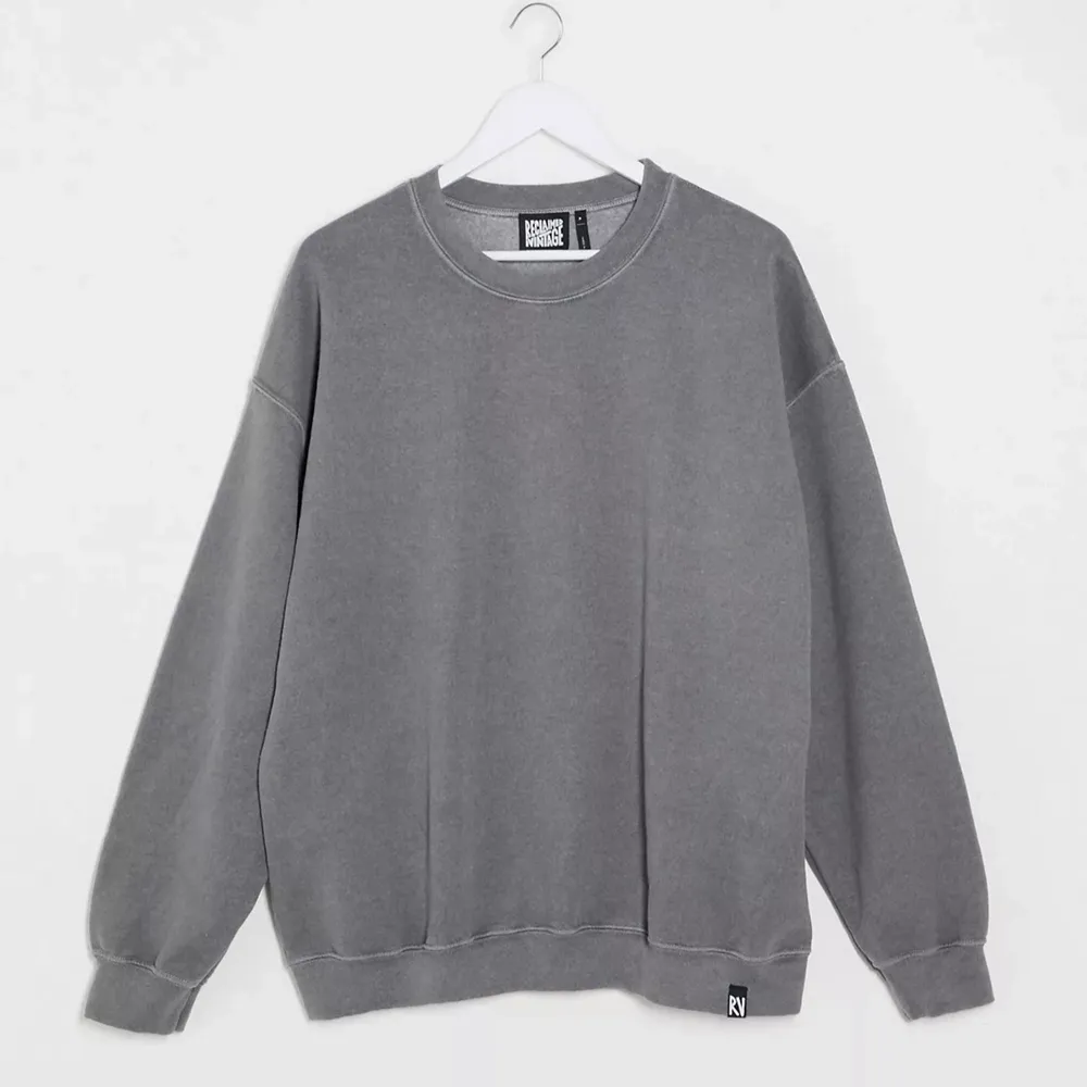 !Oanvänd! Vintage Sweatshirt med oversized passform och mjukt sweatshirttyg. Stilig och bekvämlig. Huvudmaterial: 88 % bomull, 12 % polyester.. Neuletakit & Villapaidat.
