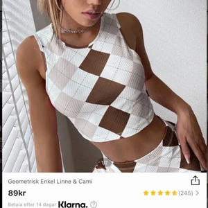 Topp - Säljer denna fina topp från shein då den va för liten för mig, har endas provar den en gång då när jag fick paketet men den va för liten för mig så säljer den vidare