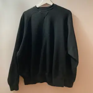 Vanlig svart oversize sweatshirt 