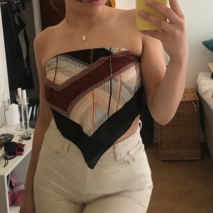 Snygg scarftopp  - Cool brun scarftopp! Kan användas på olika sätt :) 