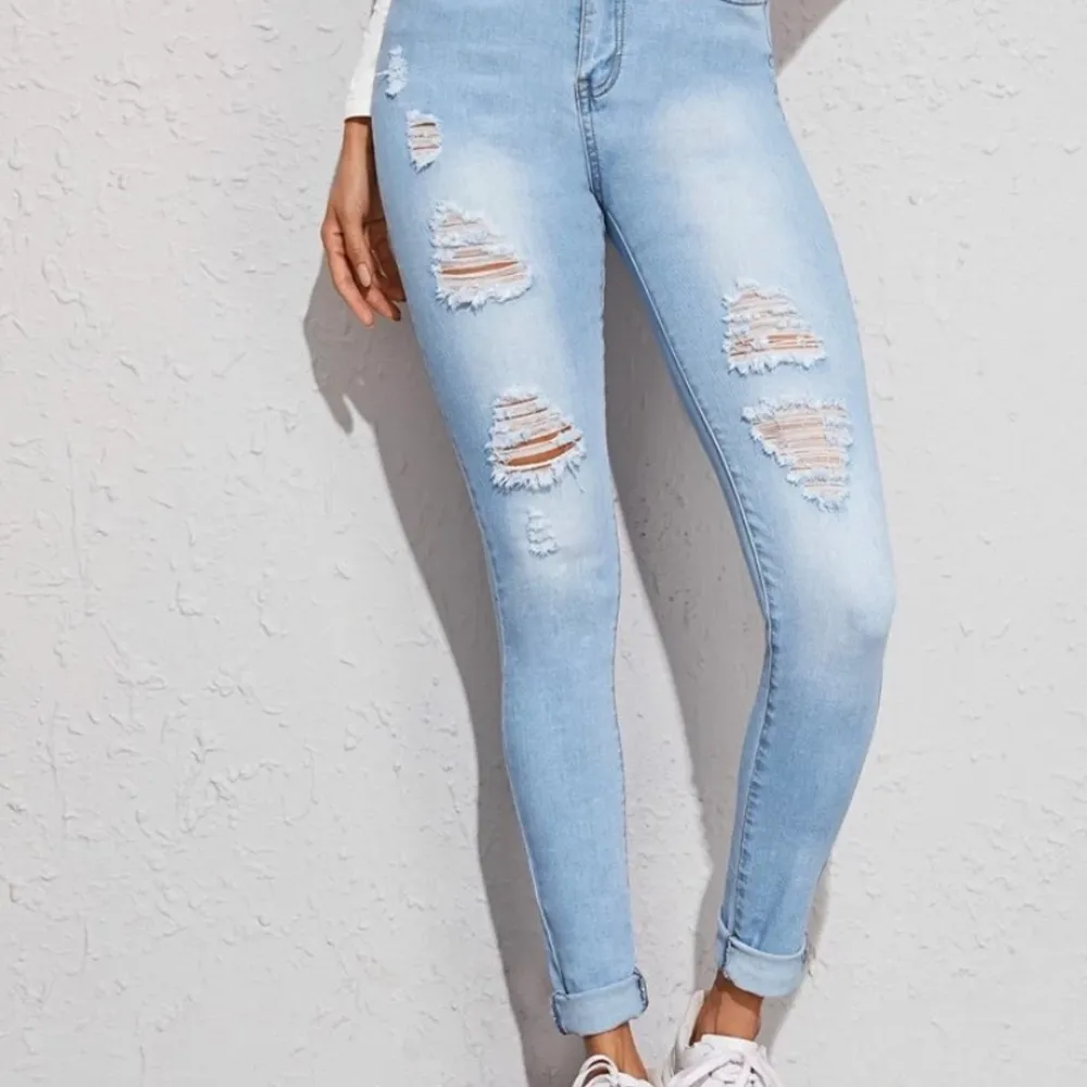 Super fina oanvända jeans, säljes för dom va för små för mig . Jeans & Byxor.