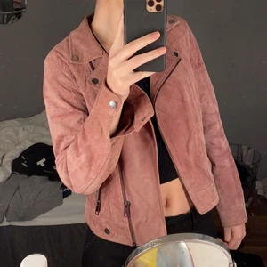 Mocka jacka - Säljer denna superfina mocka jackan från vero Moda💕💕