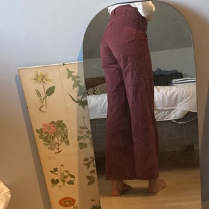 Vinröda jeans weekday - Vinröda jeans weekday - modell ACE - strolek 25/32