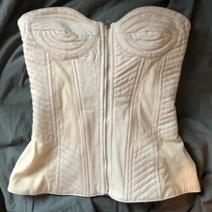 Korsett Asos - Så sjuuuukt snygg korsett från Asos, tyvärr för liten för mig och kan därför inte visa på!!