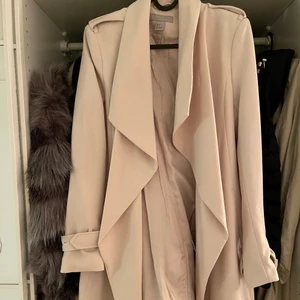 Kappa - Lång vit/beige kappa storlek 34 helt ny!