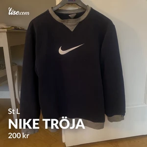 Nike vintage tröja - St L. Passar alla kön❤️  super cool men kommer inte till användning. Skriv för fler bilder 