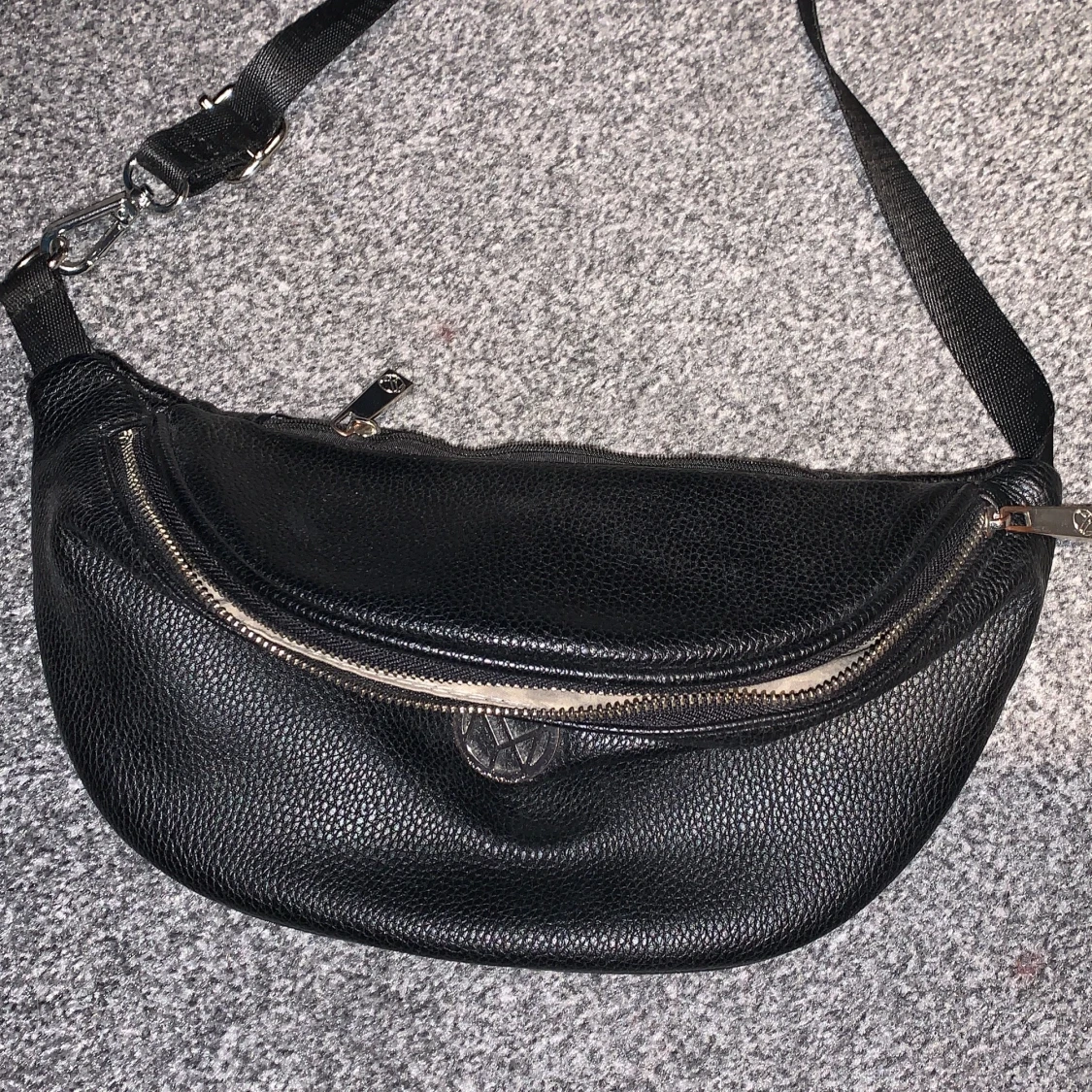 Super söt svart väska från NYPD🖤🖤🖤