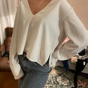 Vit blus - Enkel och elegant blus. Passar perfekt till hösten!✨ Skriv för fler bilder!