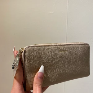 Dkny plånbok (helt ny)  - Ny plånbok, dkny, beige 