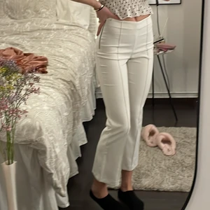 Byxa - Kostymbyxa från ginatricot. Använda 1 gång! Insydda i midjan 💕